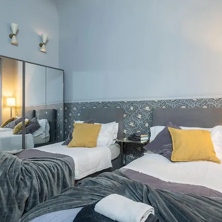 Tornabuoni - In Old Town Center Apartment